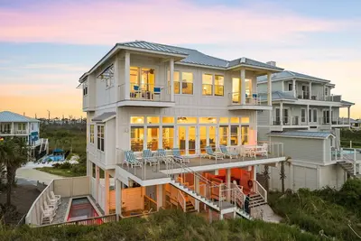 Image de Book Your Fall Stay Today! Gulf Front Home! Private Pool and Hot Tub! Pet Friendly!