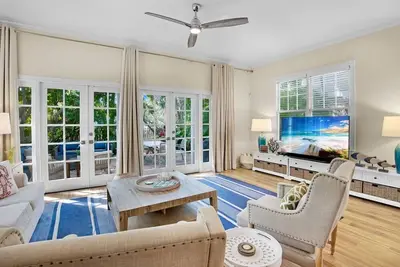 Image de **Truman’S Trove @ The Annex** Private Home & Pool + Last Key Services…