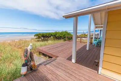 Image de Oceanfront Beach Bungalow is the Perfect Getaway and Incredible Views