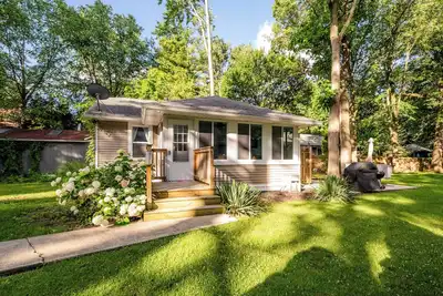 Image de 3 Nt Min! Union Pier Cottage Close To Beach & Downtown!
