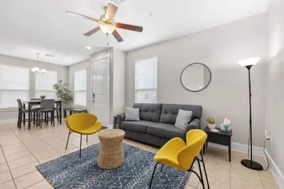 Image de Cozy & Affordable 3br Townhouse with a Private Yard in East Georgetown!