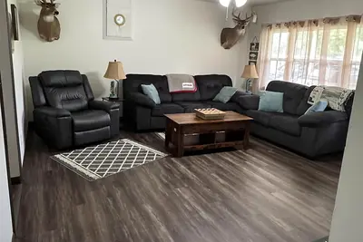 Image de Beautiful and peaceful home located just 10 minutes from the White River!