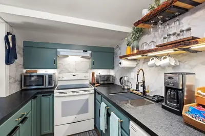 Image de Ascend Remodeled Condo, Walk to Music Festival, Pool, Private Bear Lake, Alpine