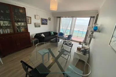 Image de Nid spacieux et lumineux avec balcon face Ă la mer