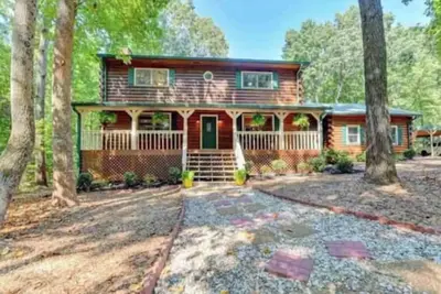 Image de Newly Renovated Cozy Elegant Cabin Good for Large Groups