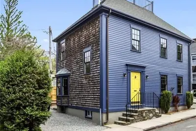 Image de Steps off Thames St | Center of Town 3br/2ba