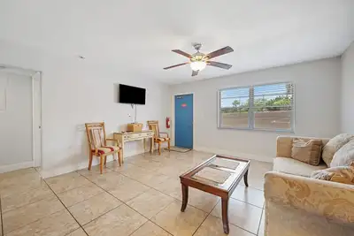Image de Tranquil Waterfront Apt in North Palm Beach