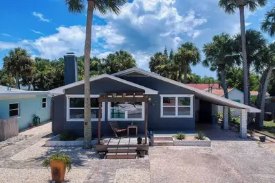Image de North Beach rental! 2 Bedroom, 1 flex room and 1 bath home, just one block from beach access and Grayce Barck Park with nature trails.