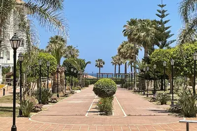 Image de Beachfront 3 Bed Apt San Luis De Sabinillas