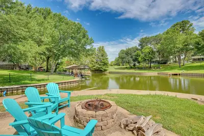 Deck, Grill & Fire Pit: Waterfront Texas Retreat