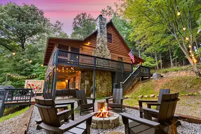 Image de The Wildflower: Mountain Views, Sauna, Hot Tub, Game Room, Fire Pit, Sleeps 12