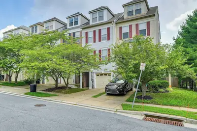 Image de Owings Mills Townhouse: 8 Mi to Liberty Reservoir!