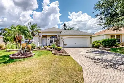 Image de The Gardenia House | Home in The Villages with large yard & pool access