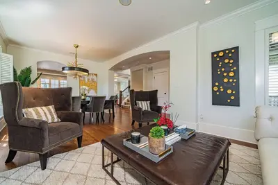 Image de Tranquil Haven~Close to Ubc and Downtown Delights