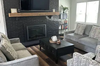 Image de Downtown Dahlias fully remodeled in the heart of Gloucester