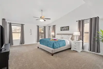 Image de Tranquil Poolside: 4br, 9 Beds