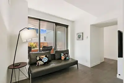 Image de D3 - Amazing One Bed + Den, with 2 terraces in Vancouver House! !
