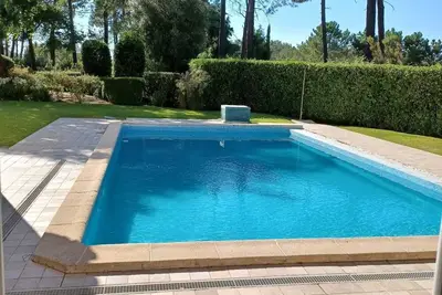 Image de Cozy charming house with pool in a golf course 20 m from the beach, near Lisbon.