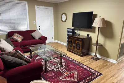 Image de Entire House - Antique Mall Cottage