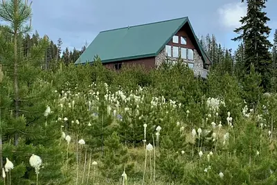 Image de Large mountain home with stunning views of Georgetown Lake and Pintler Range