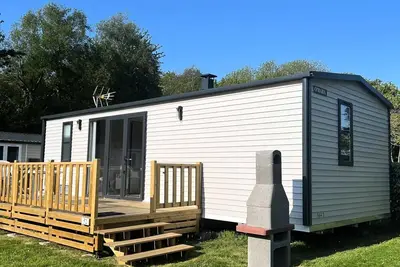 Image de Mobil-Home 35m2 Premium (3k-6pers) + Terrasse + Tv + Lv 6 Personen