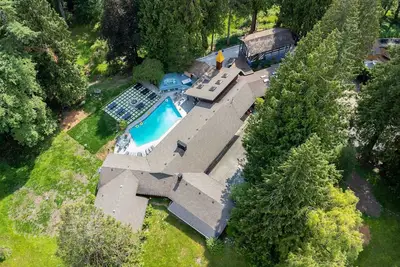 Image de Rustic Family Farm House with Pool River, Sauna & More