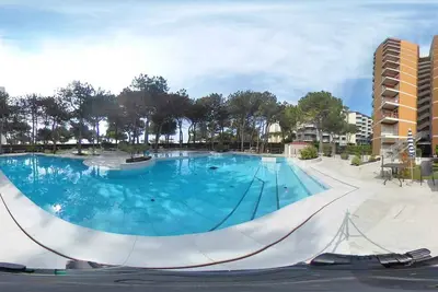Image de Appartement de vacances avec piscine commune et climatisation