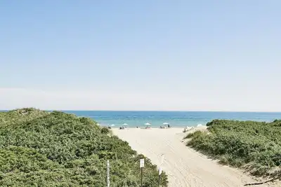Image de Experience Soothing Moments & Luxury! 4 Relaxing Units, Beachfront, Onsite Pool