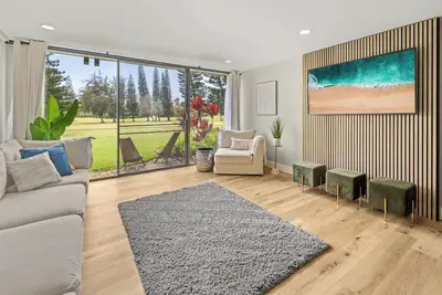 Image de 3 bedroom Luxury Condo sleeps 8 Private Hot Tub, Lanai, Golf Course Sunset View
