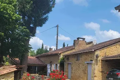 Image de gite avec piscine au calme Ă Sarlat