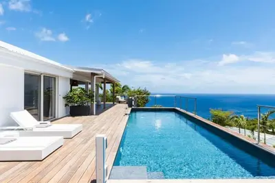 Avalon - 4-bedroom ocean view villa in the heights above Gouverneur beach