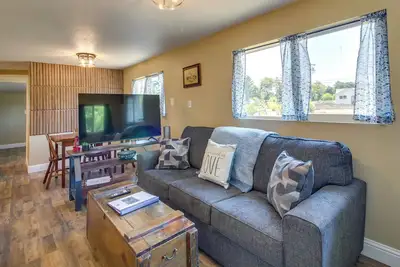 Image de On-Site Creek & Fishing: Cozy Coos Bay Retreat!