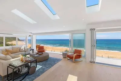 Image de Loulou Beach House Luxe – Beachfront Gem