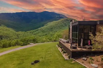 Image de Redstone Mansion - Luxury Mountaintop Views of Pisgah National Forest