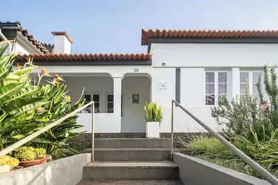 Image de Maison de vacances 'Bettencourt House' avec terrasse privée, jardin privé et Wi-Fi