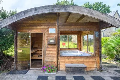 Image de Maison de vacances 'Petite Maison Avec Espace Bien-Être' avec terrasse et jardin privés