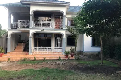 Beatiful modern property at foot of mt meru. On heart of besr safar destinations