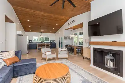Image de Castaway Cottage River Vibes Riverfront with amazing views of Shen River Fire Pit New Construction