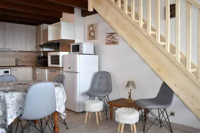 Image de Appartement 3 Pièces avec Mezzanine, Balcon Sud, Parking et Cave - Centre Ville Proche Commodités