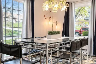 Image de Bright & Stylish 4br Spot - Close to Downtown Fun!