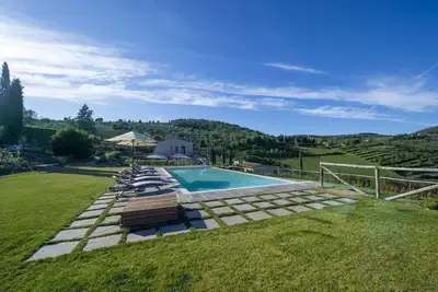Image de Maison de vacances privée avec bain à remous, piscine, Wifi, climatisation, Tv, patio