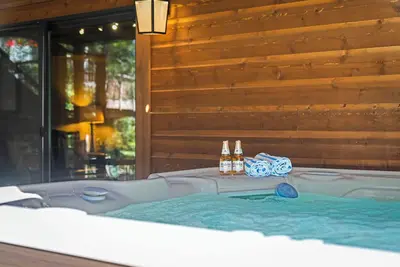 Image de Modern Alpine Retreat | Hot Tub, Shuttle & Near Northstar Resort Activities