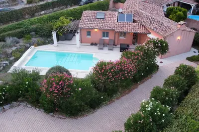 Image de Villa de grand standing avec piscine chauffée et jardin privatifs