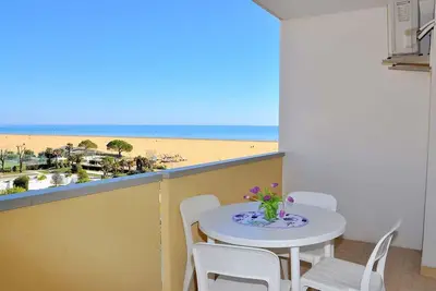 Image de Studio avec climatisation, balcon et piscine
