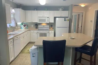 Image de Beautiful Home Close to Lake Sumter Landing! Golf Cart, Bbq Grill & Free Wifi