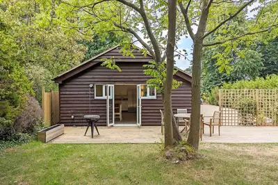 Millside, Bosham -  a bungalow that sleeps 4 guests  in 1 bedroom
