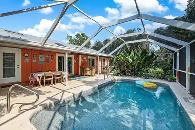 Image de Beach Bums Paradise|Private Pool|8-min walk to Bch