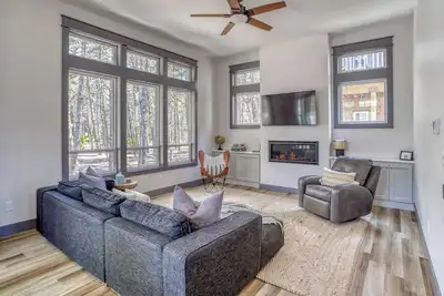 Image de Elegant, Open Home, Easy Walk to Pacific City Beach, Pub, and Coffee!