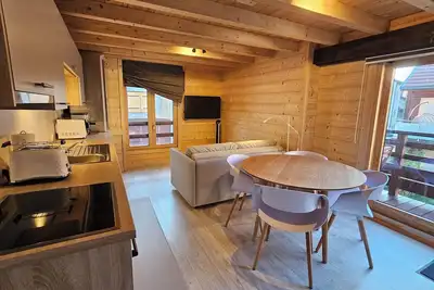 Image de Appartement douillet près de la gare, avec balcon sur rue calme
