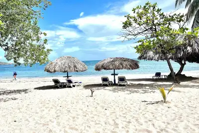 Image de Villa Belle Mar with a pool and within walking distance of the beach!